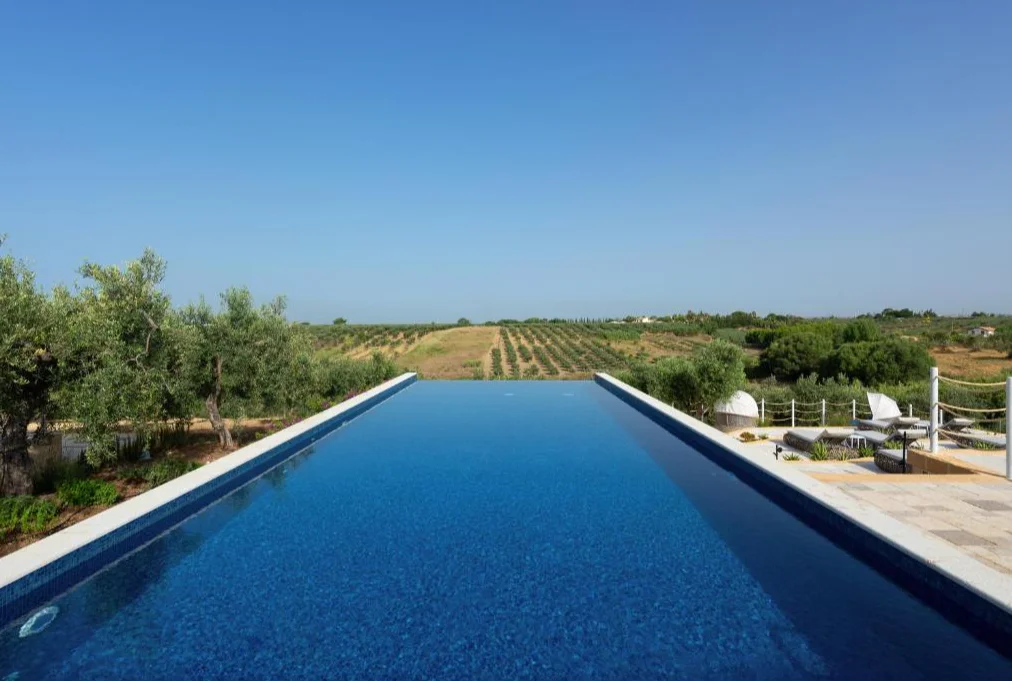 Momentum Wellness Bioresort | zwembad met uitzicht